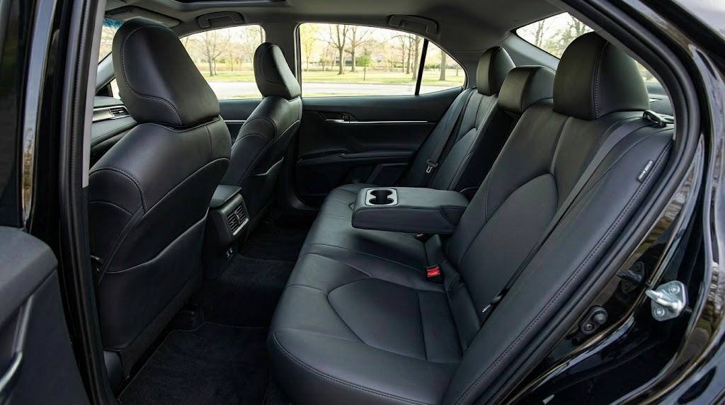 Салон Camry сзади